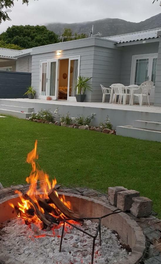 Corban Cottage Hermanus Extérieur photo